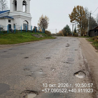 На дороге Иваново — Иванцево так и не устранили ямы после ремонта